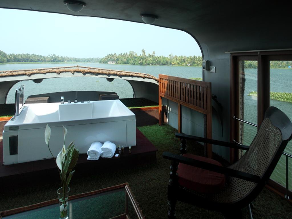 Vasundhara Sarovar Premiere Alappuzha Екстериор снимка