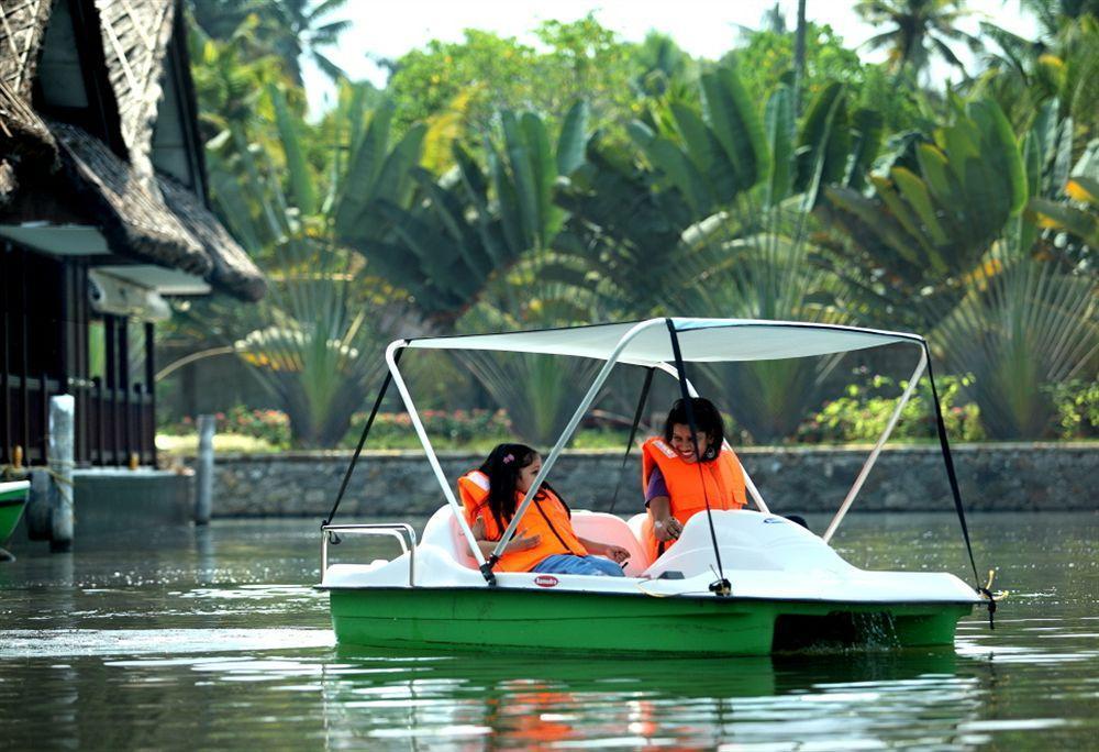 Vasundhara Sarovar Premiere Alappuzha Екстериор снимка